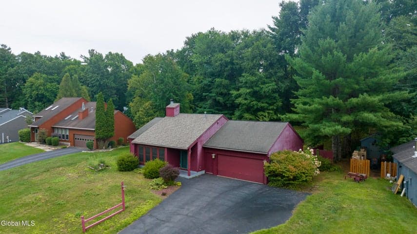 85 Meadow Rue Place, Malta, NY, photo 3