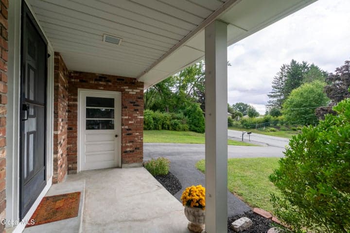 15 West Drive, Malta, NY, photo 4