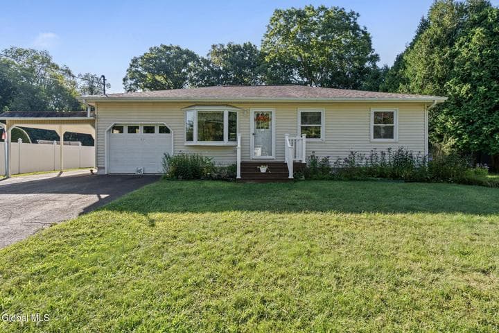17 Dawn Drive, Glenville, NY