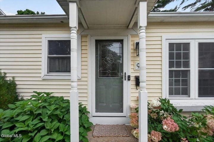 9 Cottonwood Place, Colonie, NY, photo 2