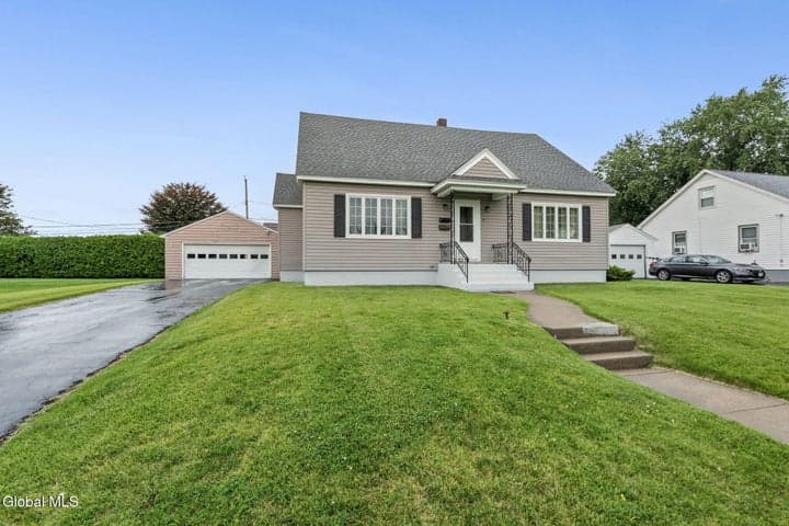 4 Stella Lane, Amsterdam, NY, photo 1
