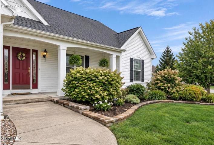 8 Gladstone Circle, Halfmoon, NY, photo 3