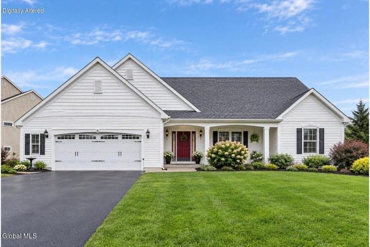 8 Gladstone Circle, Halfmoon, NY, photo 1