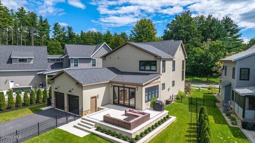 31 Oak Ridge Boulevard, Saratoga Springs, NY, photo 2
