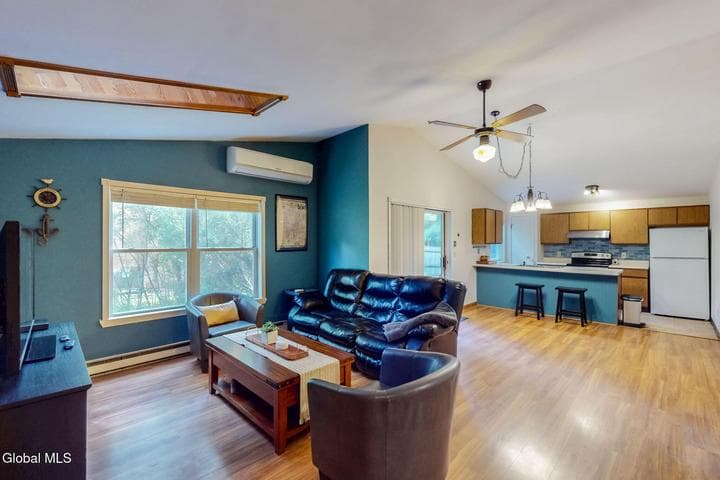 121 Arrow Wood Place, Malta, NY, photo 3