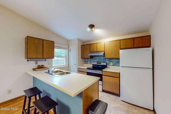 121 Arrow Wood Place, Malta, NY, photo 5