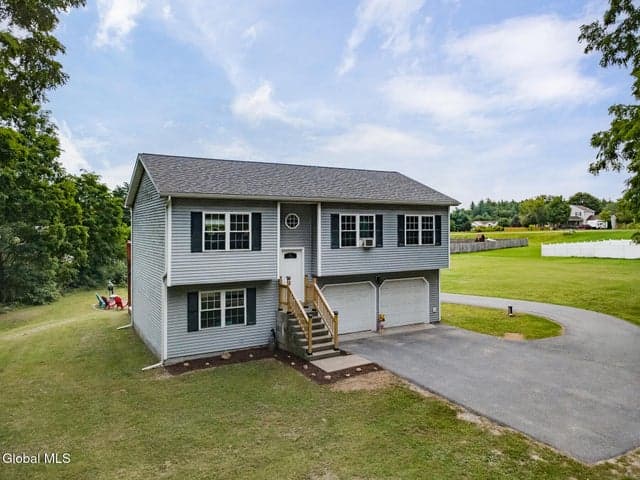 61 Locust Ridge Drive, Corinth, NY, photo 1