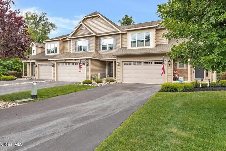5B Inglewood Drive, Clifton Park, NY, photo 2
