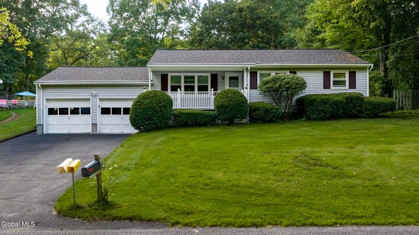 4 Sherri Road, Saratoga Springs, NY, photo 1