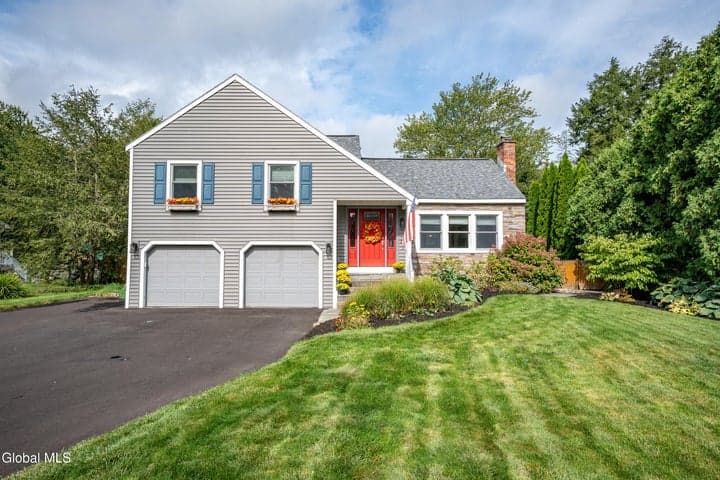 945 Mohegan Road, Niskayuna, NY, photo 1
