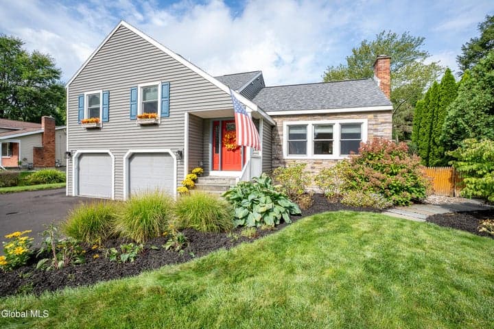 945 Mohegan Road, Niskayuna, NY, photo 3