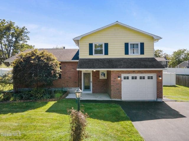16 Sherbrook Drive, Bethlehem, NY, photo 1