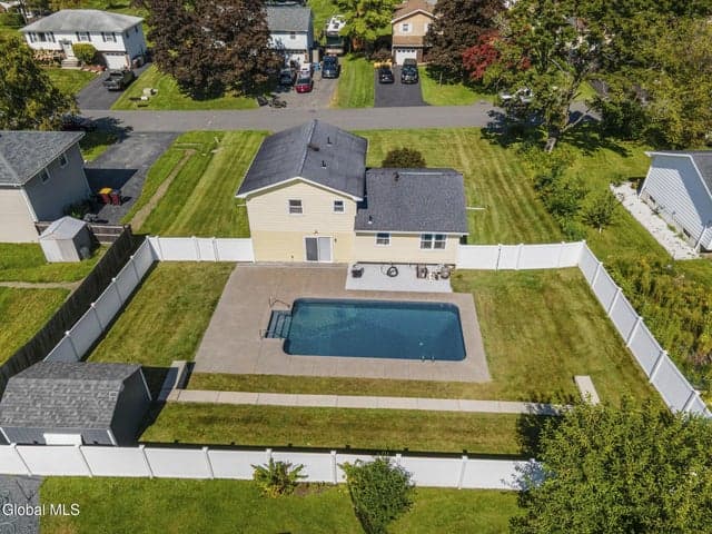 16 Sherbrook Drive, Bethlehem, NY, photo 4