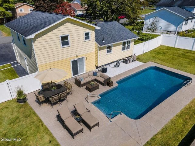 16 Sherbrook Drive, Bethlehem, NY, photo 5