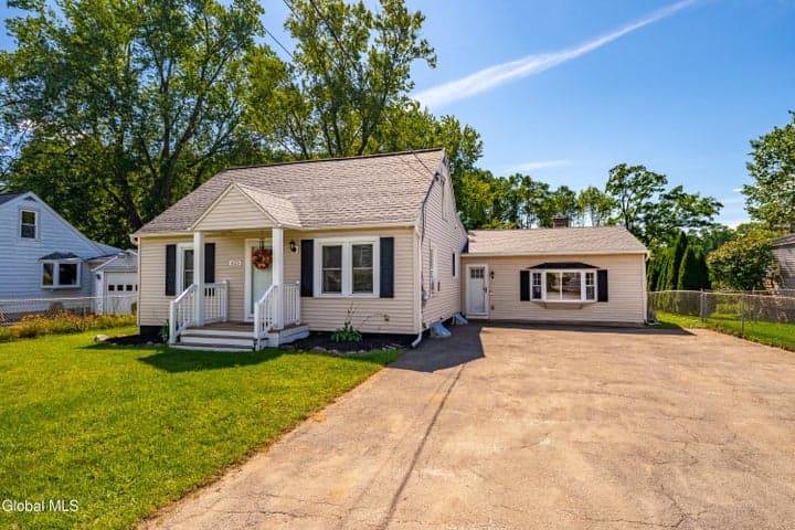 623 Mariaville Road, Rotterdam, NY