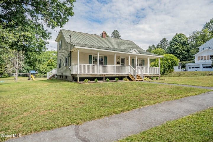 15 Cooper Street, Greenwich, NY, photo 3