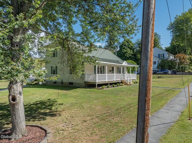 15 Cooper Street, Greenwich, NY, photo 4