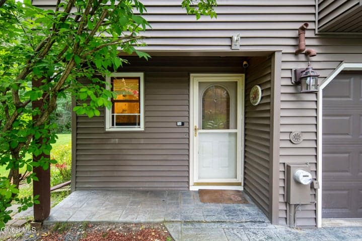 93 Westchester Drive, Clifton Park, NY, photo 2