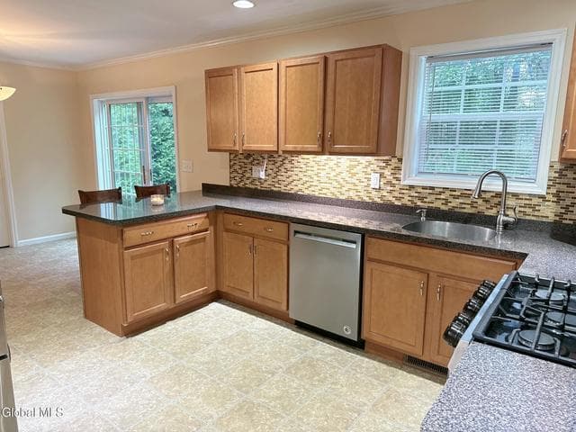 23 Geneva Drive, Queensbury, NY, photo 3