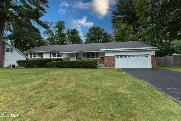 12 Arnold Drive, Clifton Park, NY, photo 1