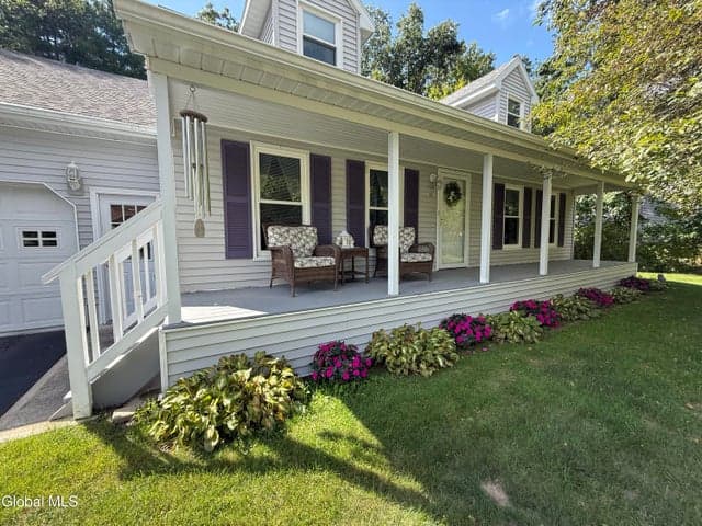 11 Goldfinch Road, Queensbury, NY, photo 2