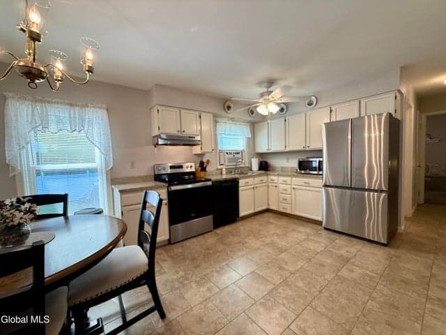 11 Goldfinch Road, Queensbury, NY, photo 4