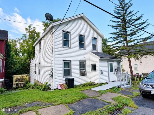 97 Grove Street, Amsterdam, NY