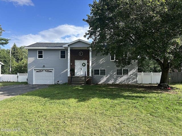 27 Delafield Drive, Colonie, NY