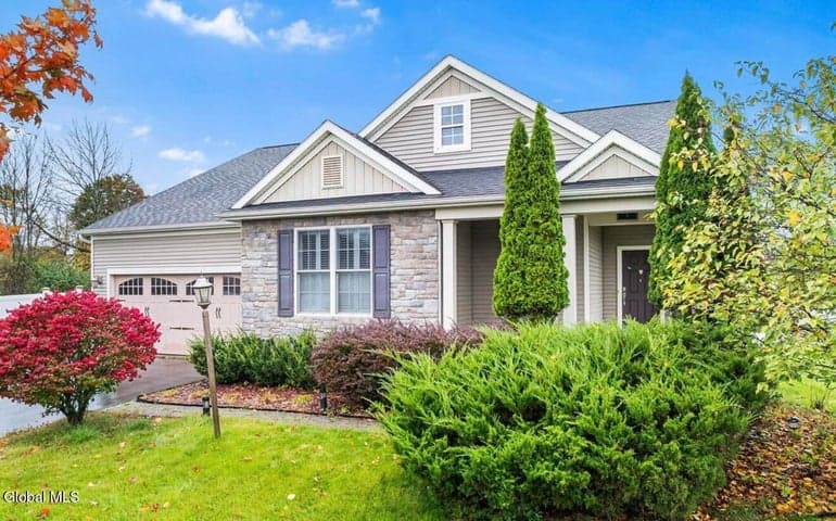 5 Matthews Court, Colonie, NY, photo 1