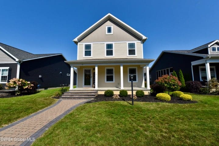 36 Vettura Court, Malta, NY, photo 1