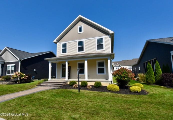36 Vettura Court, Malta, NY, photo 2