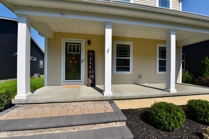 36 Vettura Court, Malta, NY, photo 4