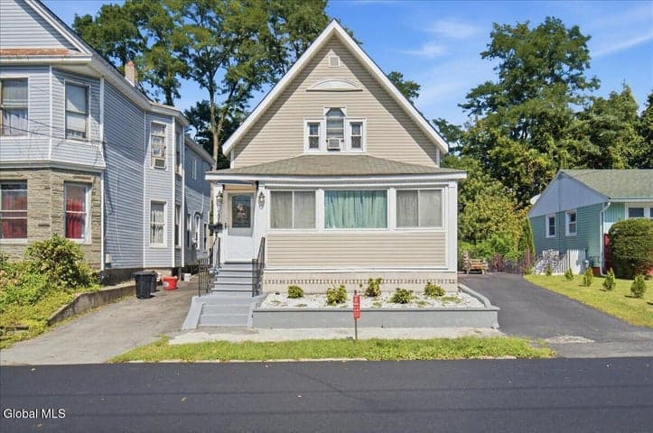 1101 Van Velsen Street, Schenectady, NY