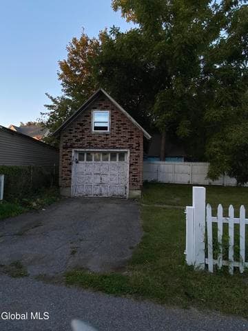 81 James Street, Amsterdam, NY, photo 3