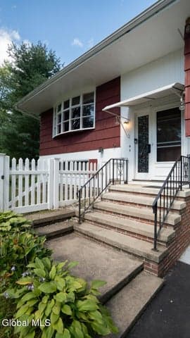 4 Orchard Drive, Kinderhook, NY, photo 2
