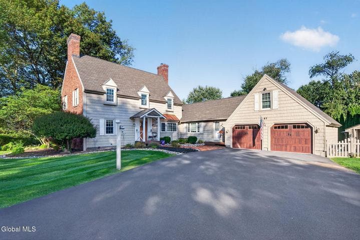 41 St Agnes Lane, Loudonville, NY, photo 1