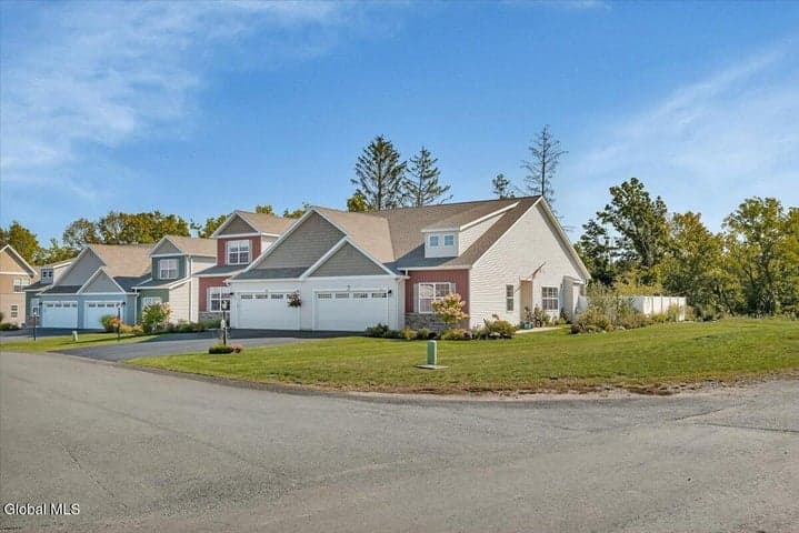 201 Casale Court, North Greenbush, NY, photo 2
