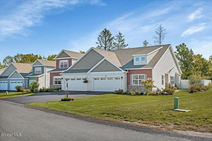 201 Casale Court, North Greenbush, NY, photo 3