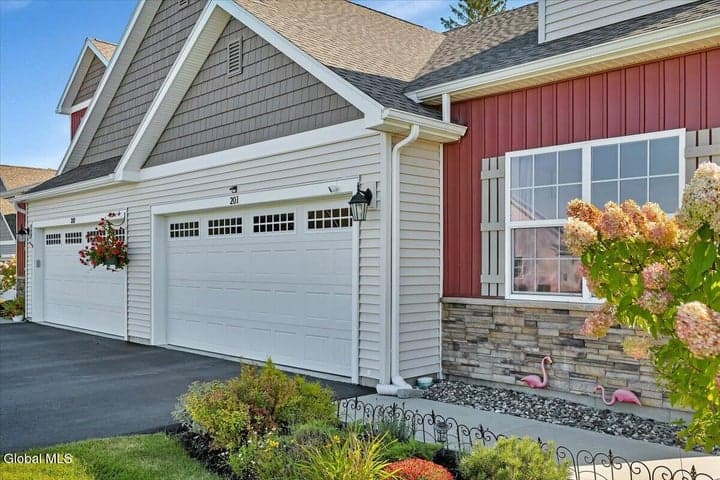 201 Casale Court, North Greenbush, NY, photo 4