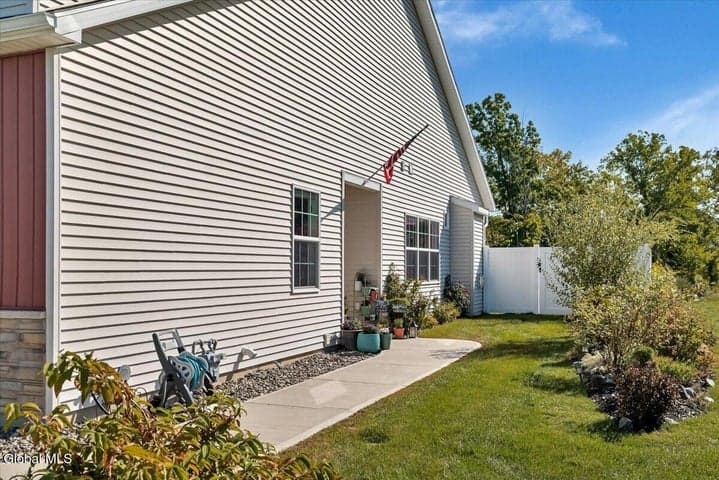 201 Casale Court, North Greenbush, NY, photo 5
