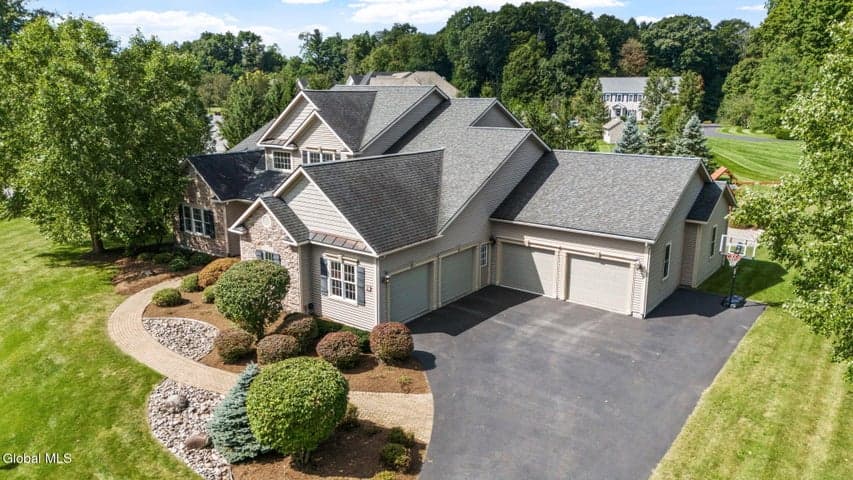 42 Tipperary Way, Clifton Park, NY, photo 2