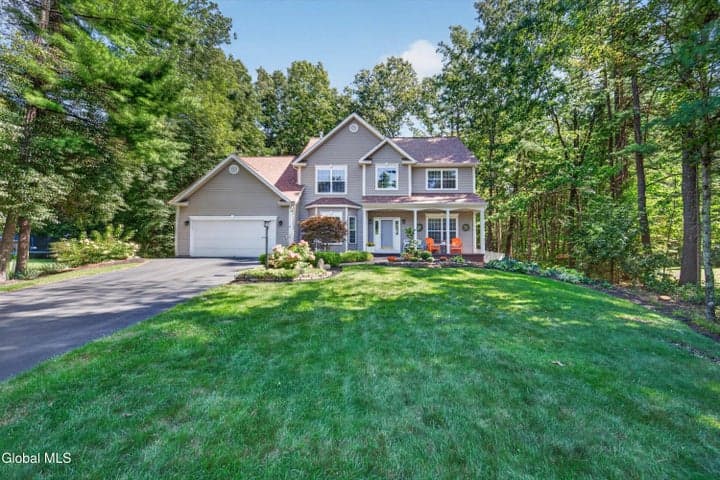 4 Fenimore Place, Wilton, NY, photo 1