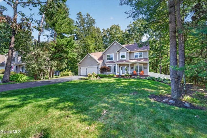 4 Fenimore Place, Wilton, NY, photo 2