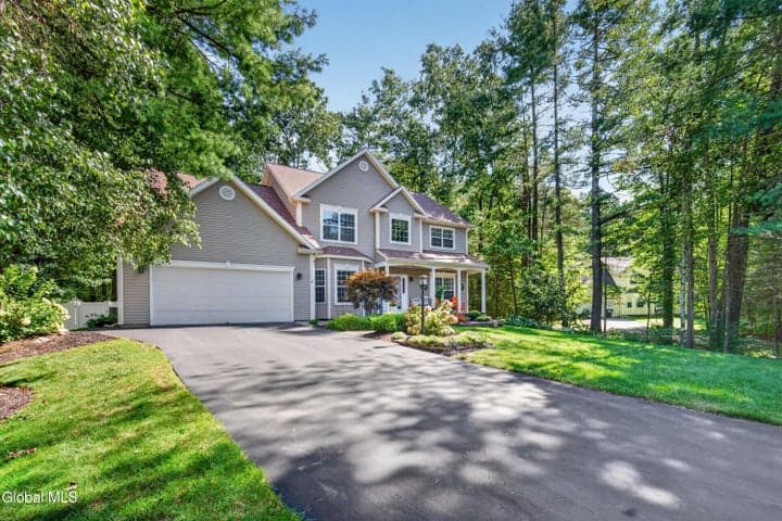 4 Fenimore Place, Wilton, NY, photo 3