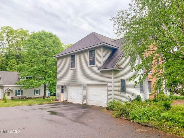 5 King James Court, Saratoga Springs, NY, photo 3