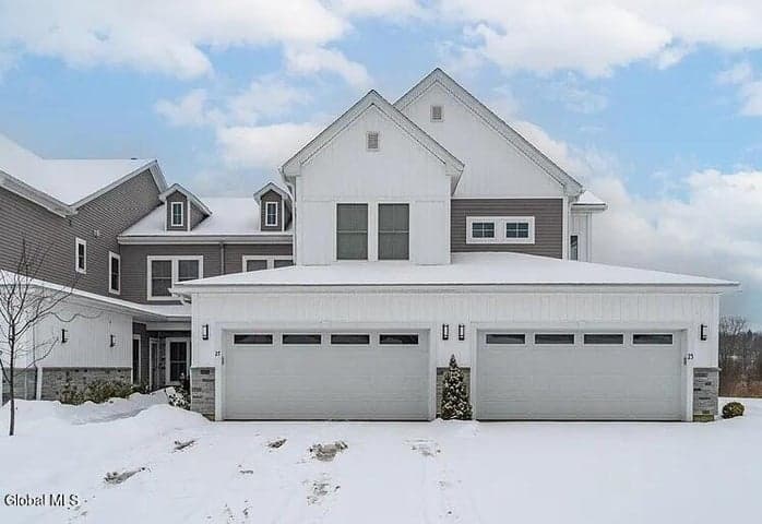 27 Wardley Circle, Colonie, NY, photo 1
