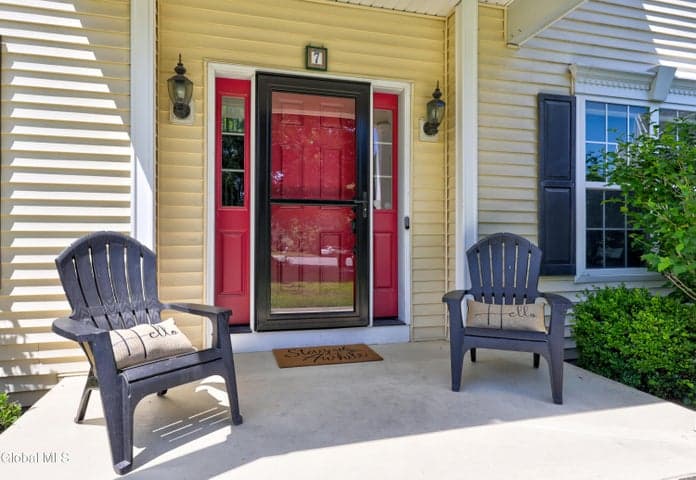 7 Emerald Lane, Saratoga Springs, NY, photo 2