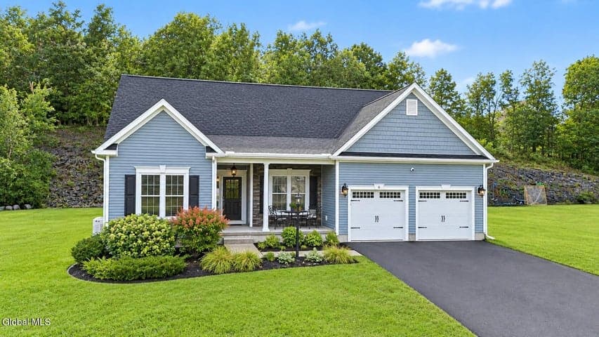 6 Birch Court, North Greenbush, NY