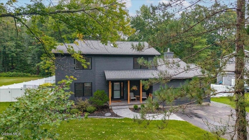 18 Orchard Park Drive, Clifton Park, NY, photo 2