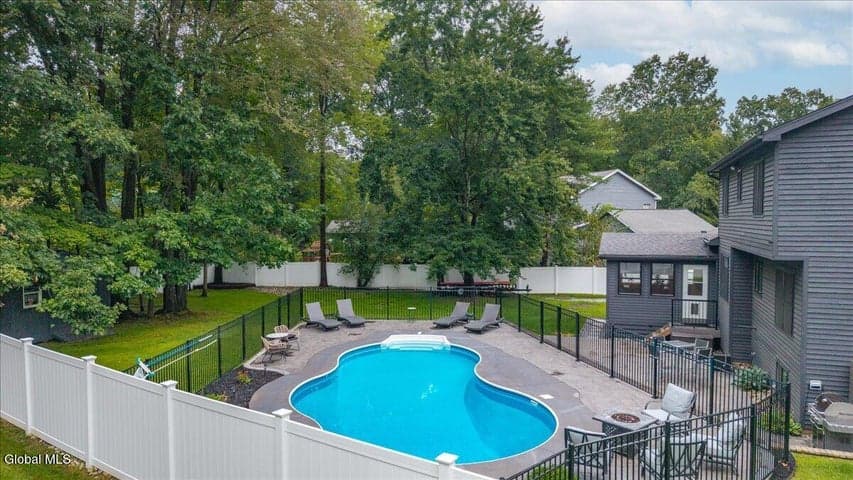 18 Orchard Park Drive, Clifton Park, NY, photo 3